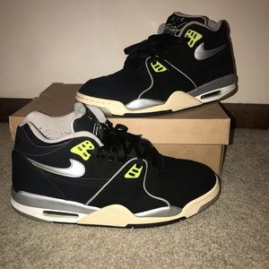 Air flight 89 size 13